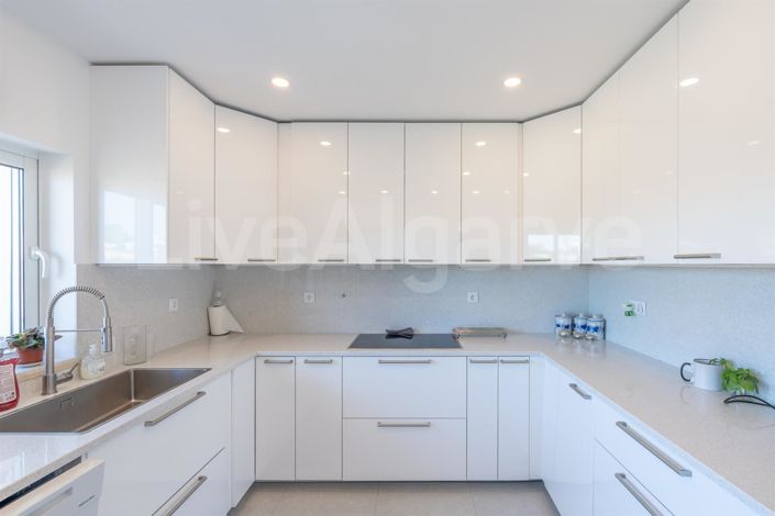 Image No.8-3 Bed House for sale