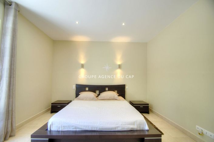 Image No.8-4 Bed House for sale