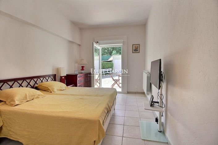 Image No.8-4 Bed House for sale