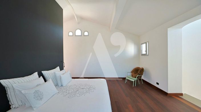 Image No.11-4 Bed Property for sale