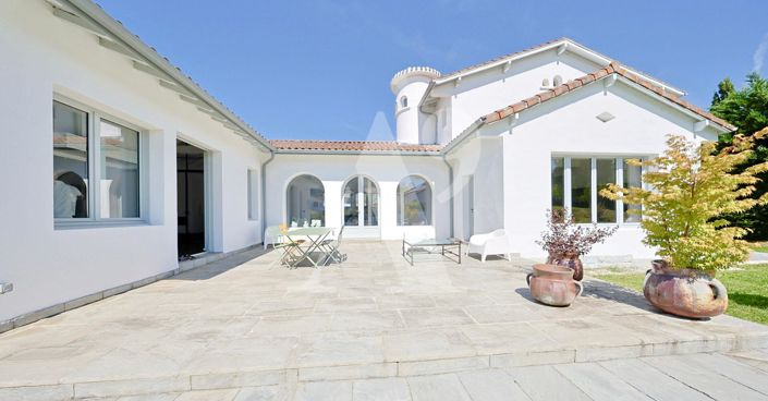 Image No.17-4 Bed Property for sale