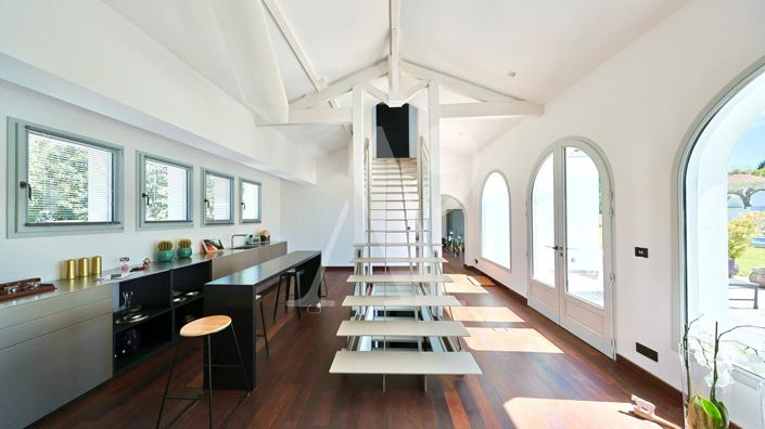 Image No.6-4 Bed Property for sale