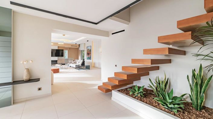 Image No.11-5 Bed House for sale