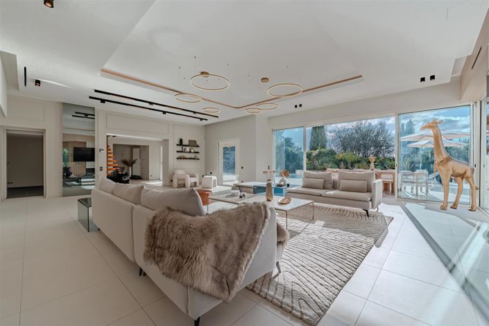 Image No.7-5 Bed House for sale