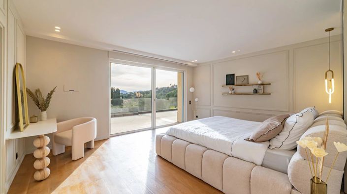 Image No.8-5 Bed House for sale