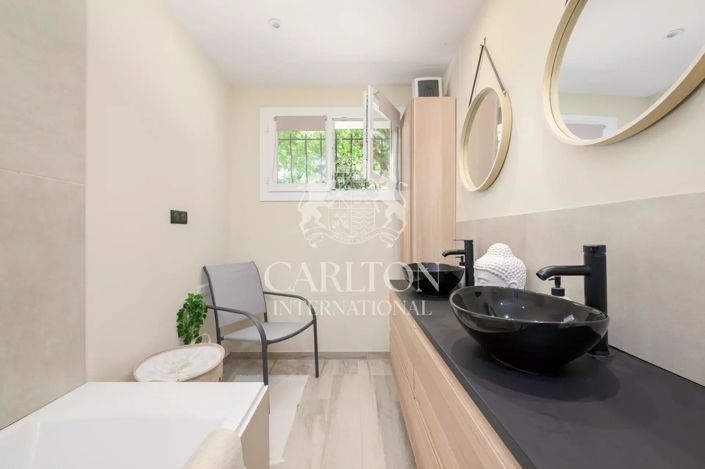 Image No.12-4 Bed House for sale