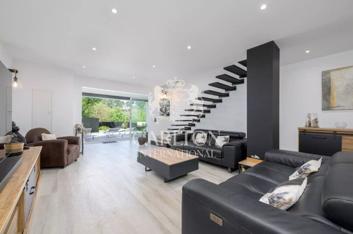 Image No.5-4 Bed House for sale