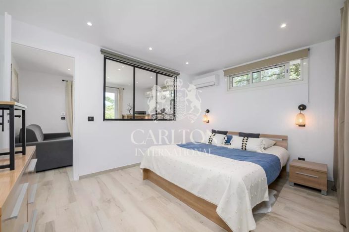 Image No.8-4 Bed House for sale