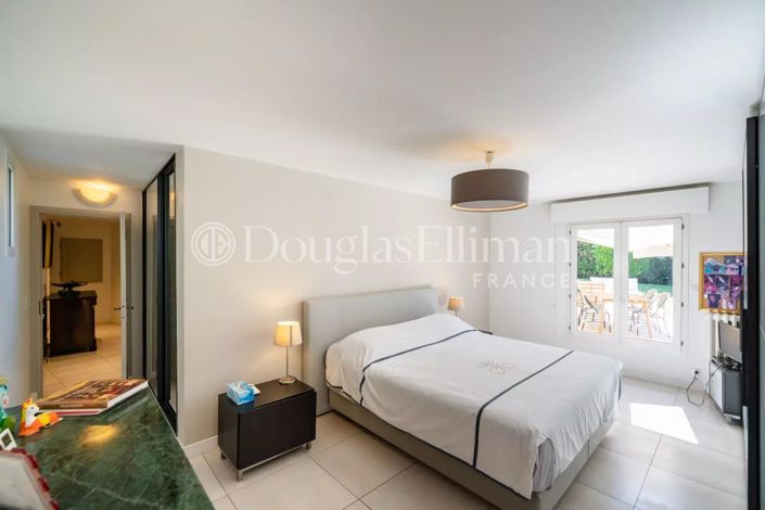 Image No.9-4 Bed House for sale