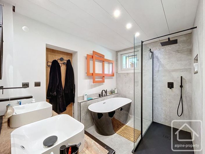 Image No.10-14 Bed Property for sale