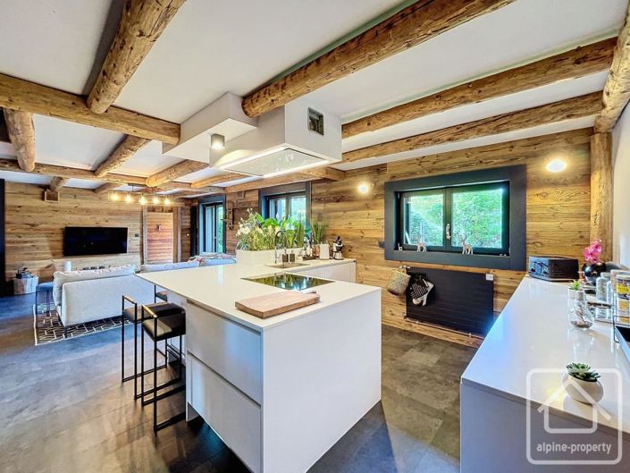 Image No.6-14 Bed Property for sale