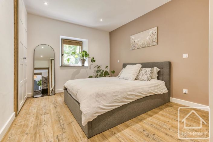 Image No.14-2 Bed Property for sale