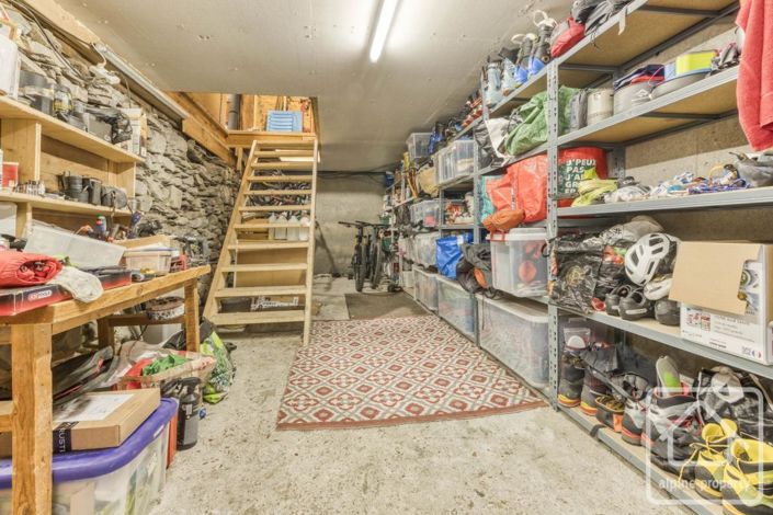 Image No.25-2 Bed Property for sale