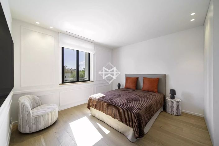 Image No.10-5 Bed House for sale