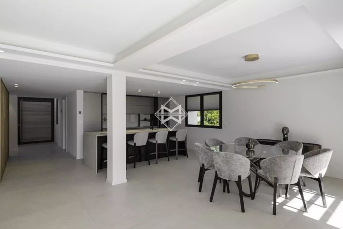 Image No.7-5 Bed House for sale