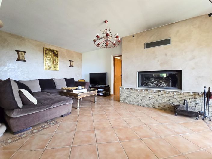 Image No.8-4 Bed House for sale