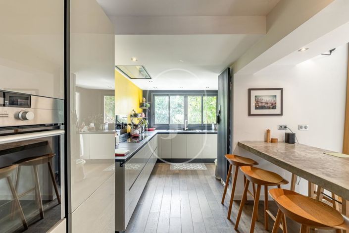 Image No.7-5 Bed House for sale