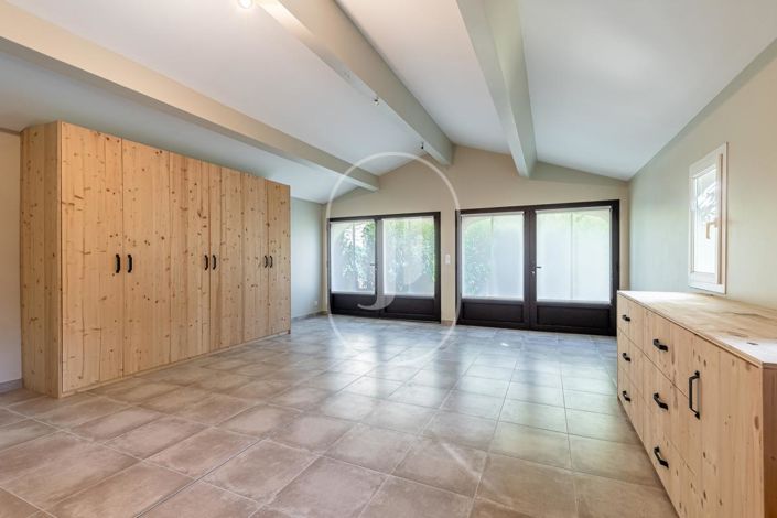 Image No.10-5 Bed House for sale