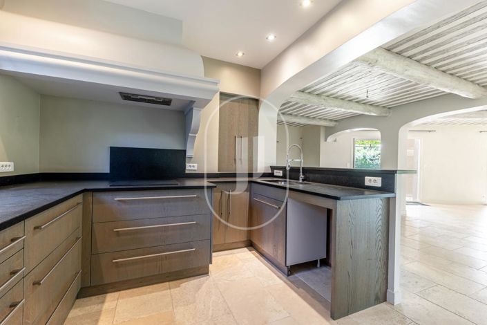 Image No.3-5 Bed House for sale