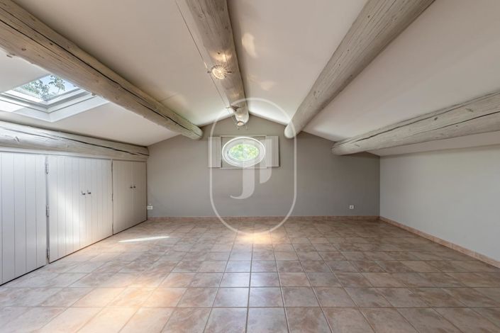 Image No.8-5 Bed House for sale