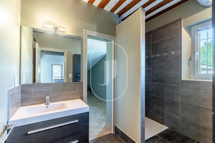 Image No.9-5 Bed House for sale