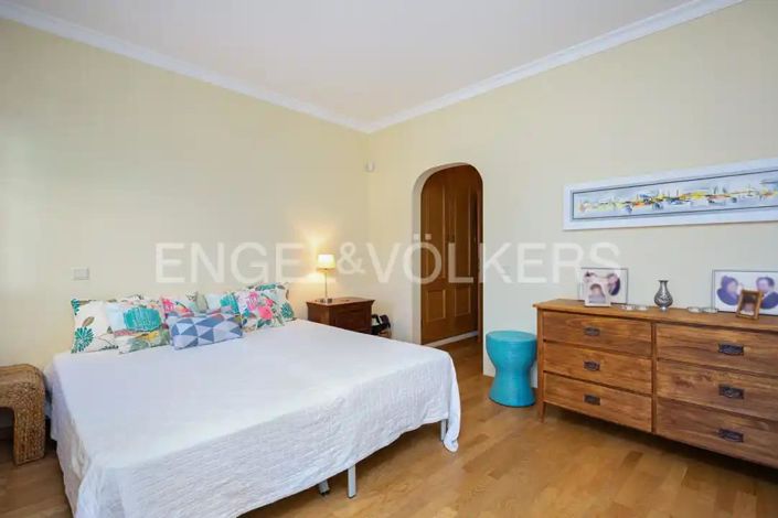 Image No.17-4 Bed House for sale