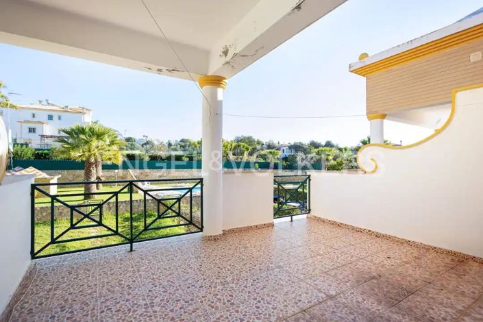 Image No.19-4 Bed House for sale