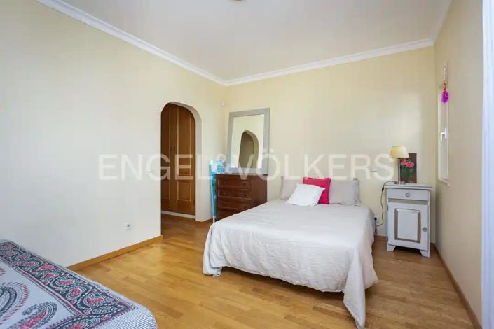 Image No.22-4 Bed House for sale