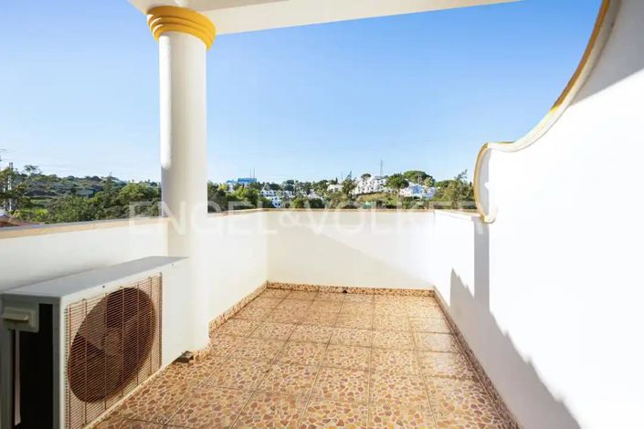 Image No.24-4 Bed House for sale