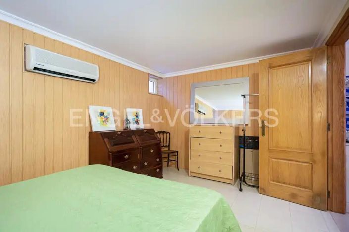 Image No.26-4 Bed House for sale