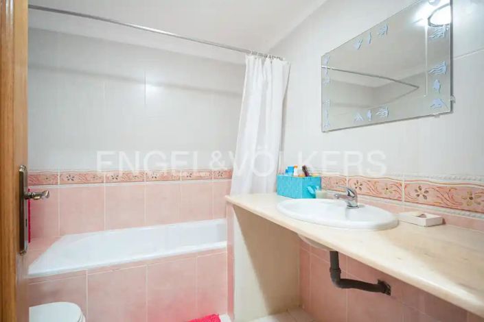 Image No.28-4 Bed House for sale