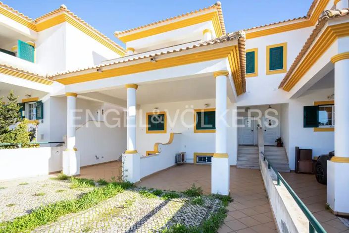 Image No.7-4 Bed House for sale
