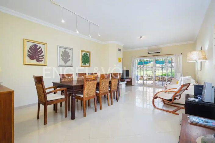 Image No.8-4 Bed House for sale