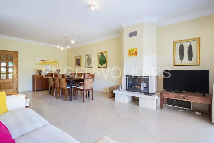 Image No.9-4 Bed House for sale