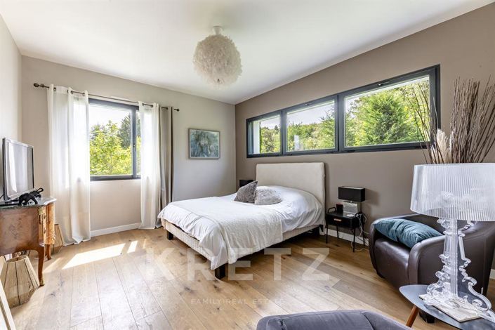 Image No.10-6 Bed House for sale