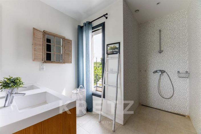 Image No.18-6 Bed House for sale