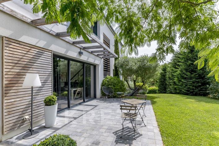 Image No.2-6 Bed House for sale