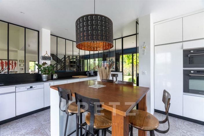 Image No.5-6 Bed House for sale