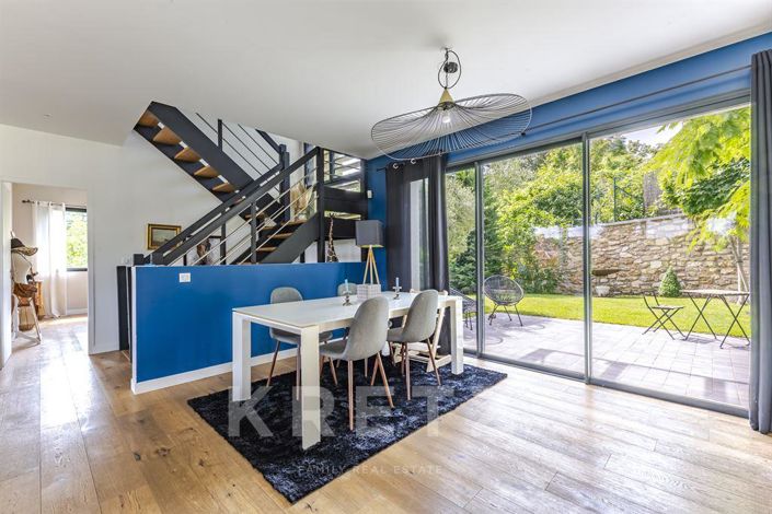 Image No.8-6 Bed House for sale