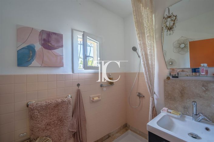 Image No.21-4 Bed House for sale