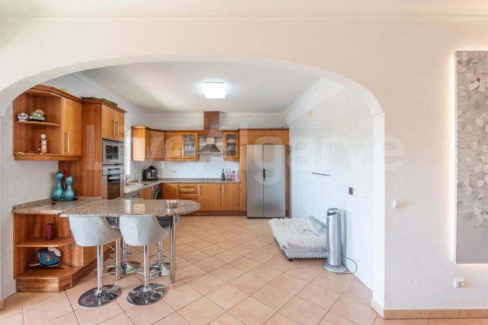 Image No.12-4 Bed House for sale