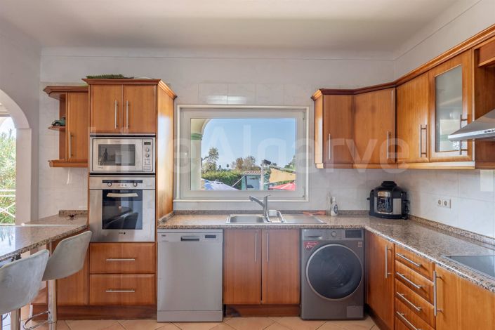 Image No.13-4 Bed House for sale