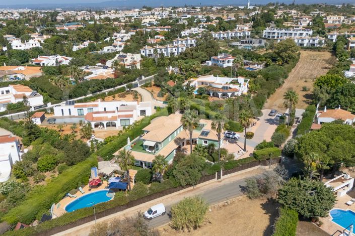 Image No.2-4 Bed House for sale