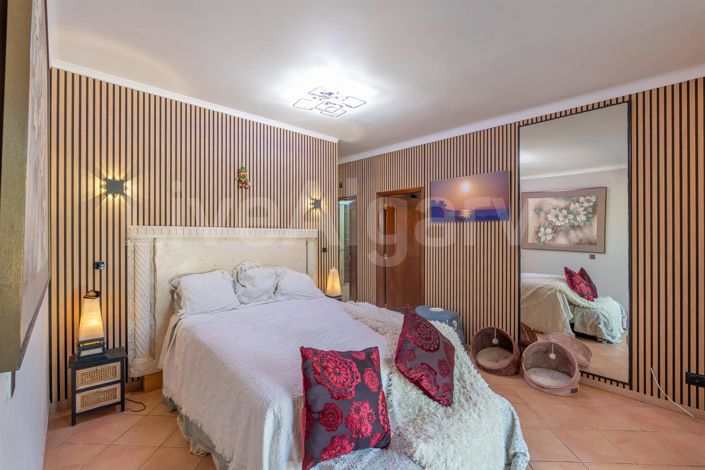 Image No.22-4 Bed House for sale