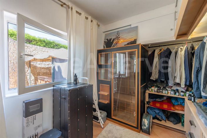 Image No.25-4 Bed House for sale