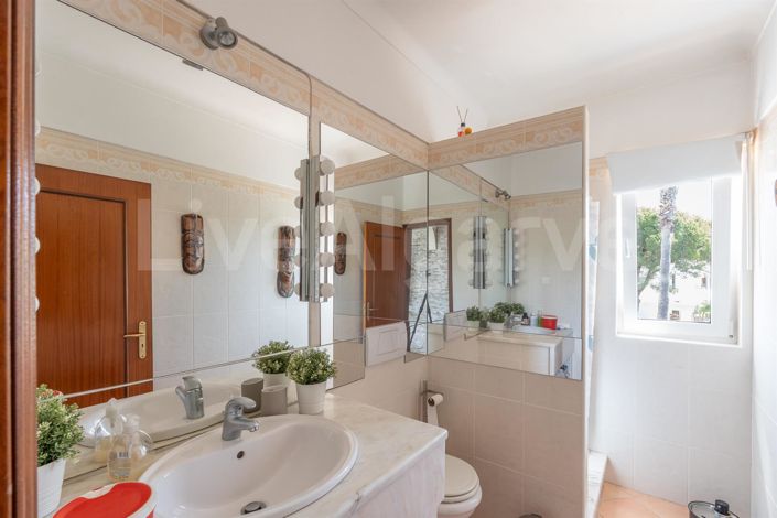 Image No.45-4 Bed House for sale