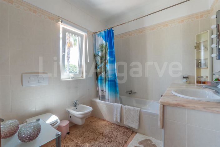 Image No.52-4 Bed House for sale