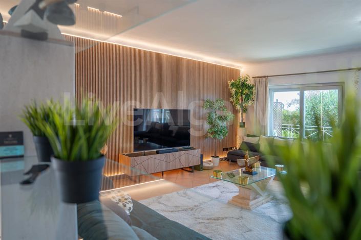 Image No.8-4 Bed House for sale