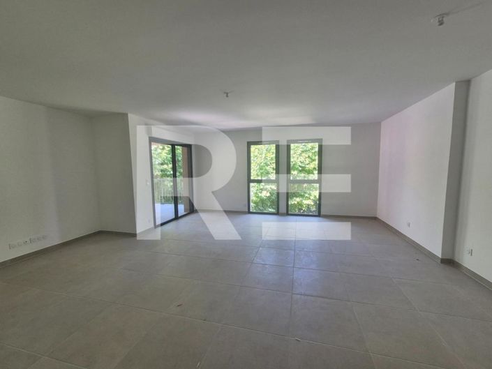 Image No.3-2 Bed Property for sale