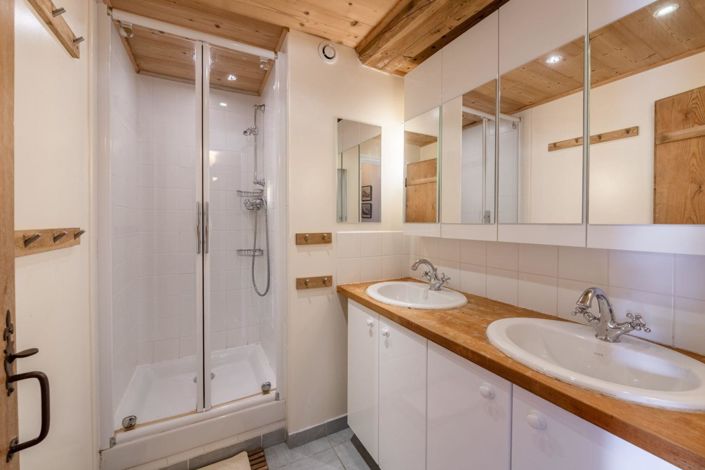 Image No.9-5 Bed House for sale